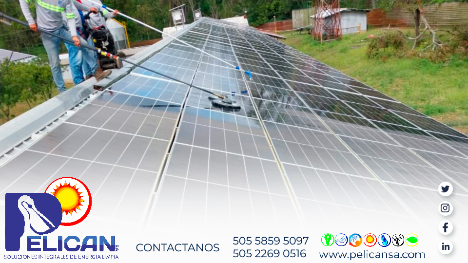 personal pelican s.a realizando mantenimiento.